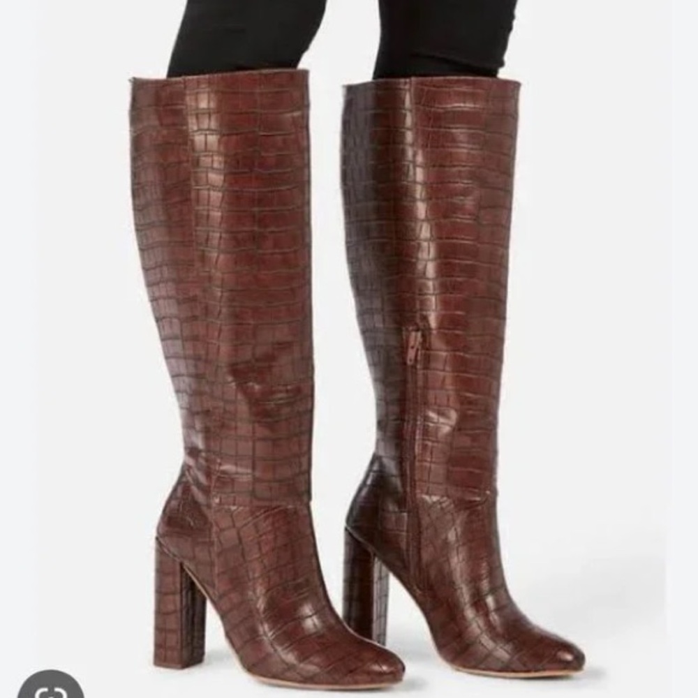 Knee high brown leather heeled boot size 6